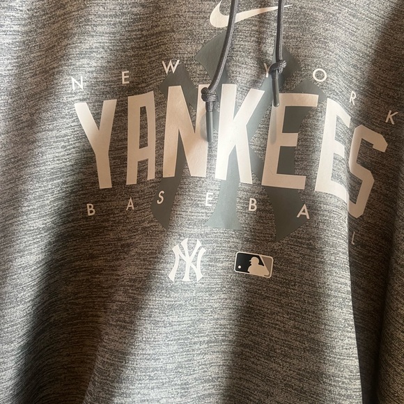 Nike Gray Yankees Hoodie NWT - Picture 2 of 5